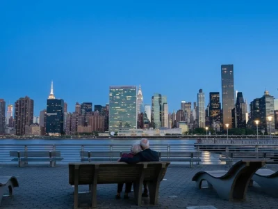 couple at gantry plaza nyc